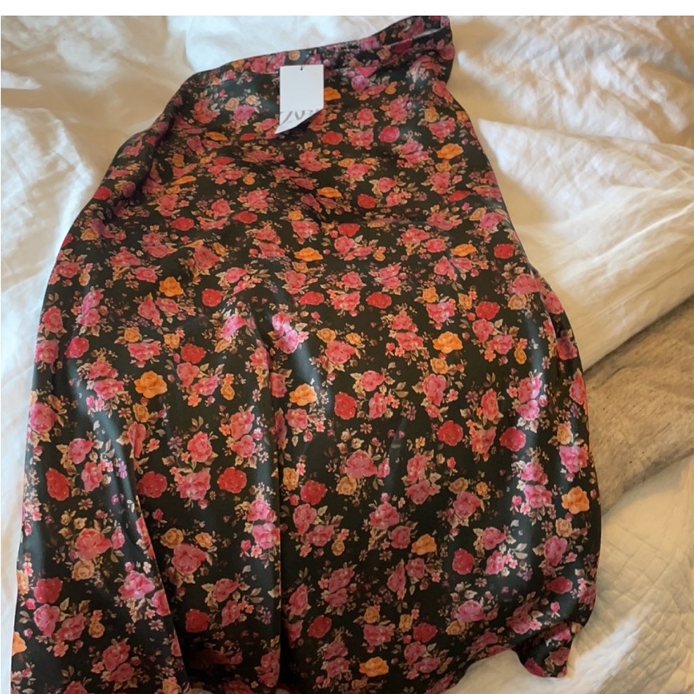 Zara Floral MIDI skirt NWT